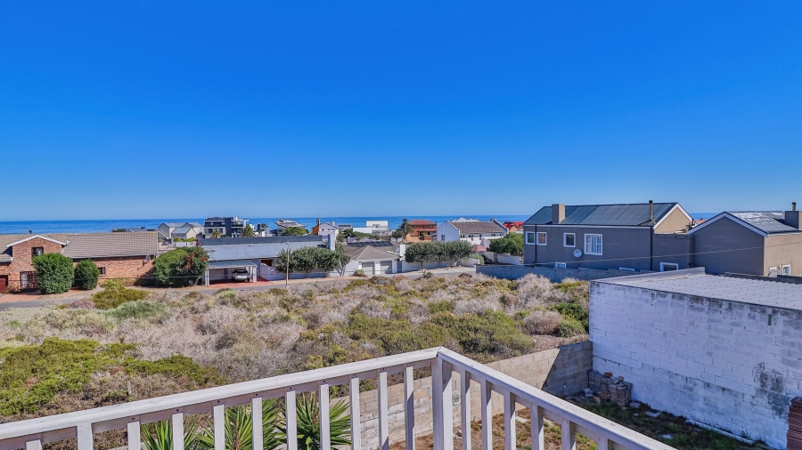 4 Bedroom Property for Sale in Pearl Bay Western Cape